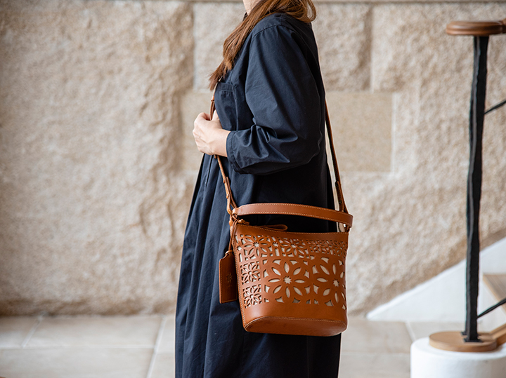 genten カットワーク ミニショルダーバッグ フラワー ブラウン WEB限定復刻】マルチカットワーク 2wayショルダーバッグ｜商品