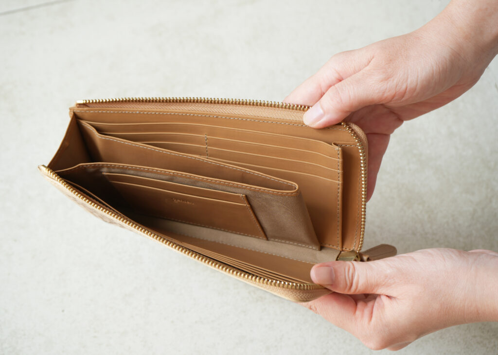 L字ファスナー長財布｜見渡しやすく整理上手