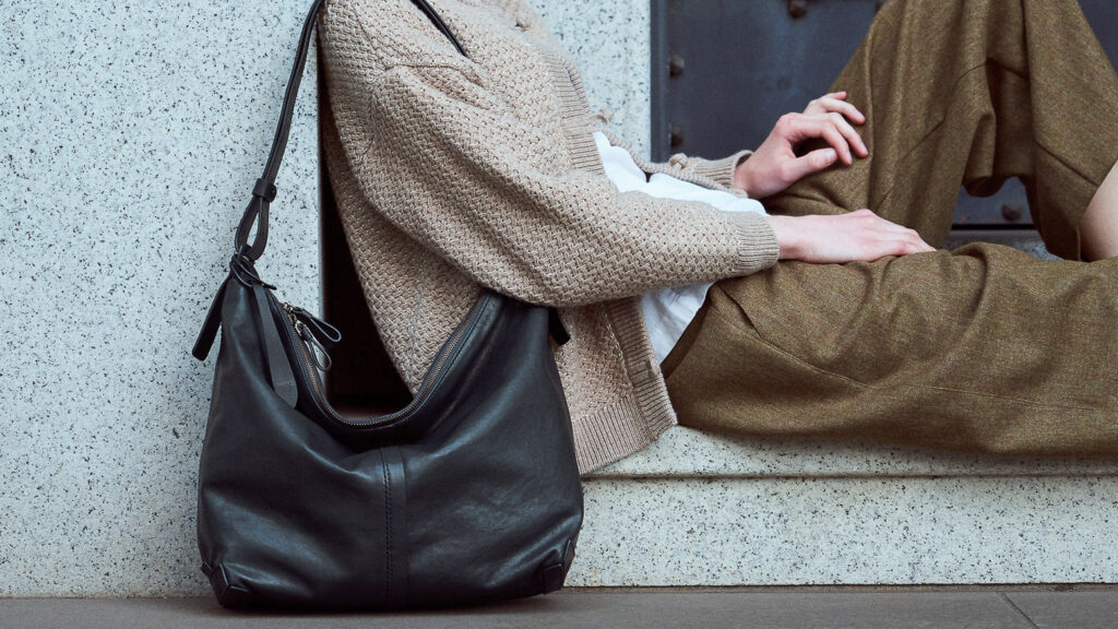 街からアウトドアまで軽やかに｜gentenのクロスボディバッグ