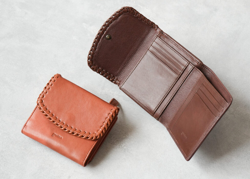 二つ折り財布|持ち歩きやすいベーシックな形