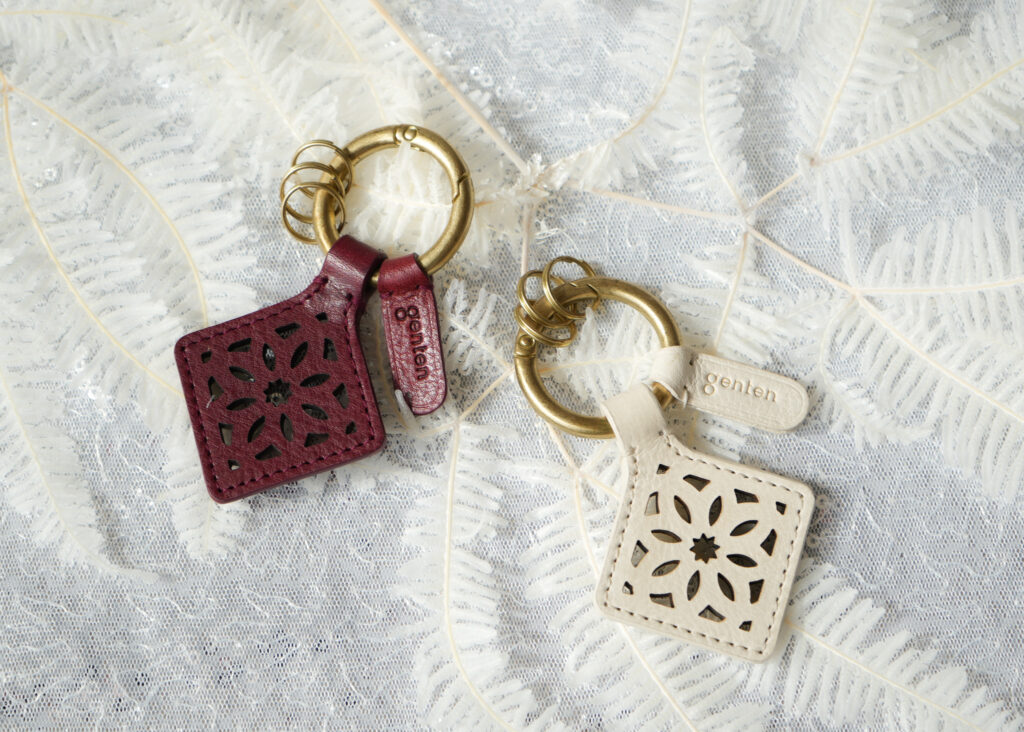 キーホルダー｜手元に小さな上品さを