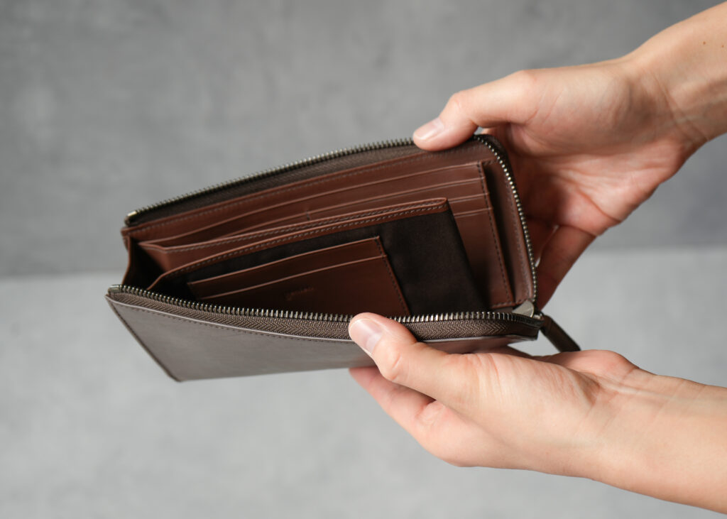 長財布|薄く軽やかに、大人のスマートさを演出