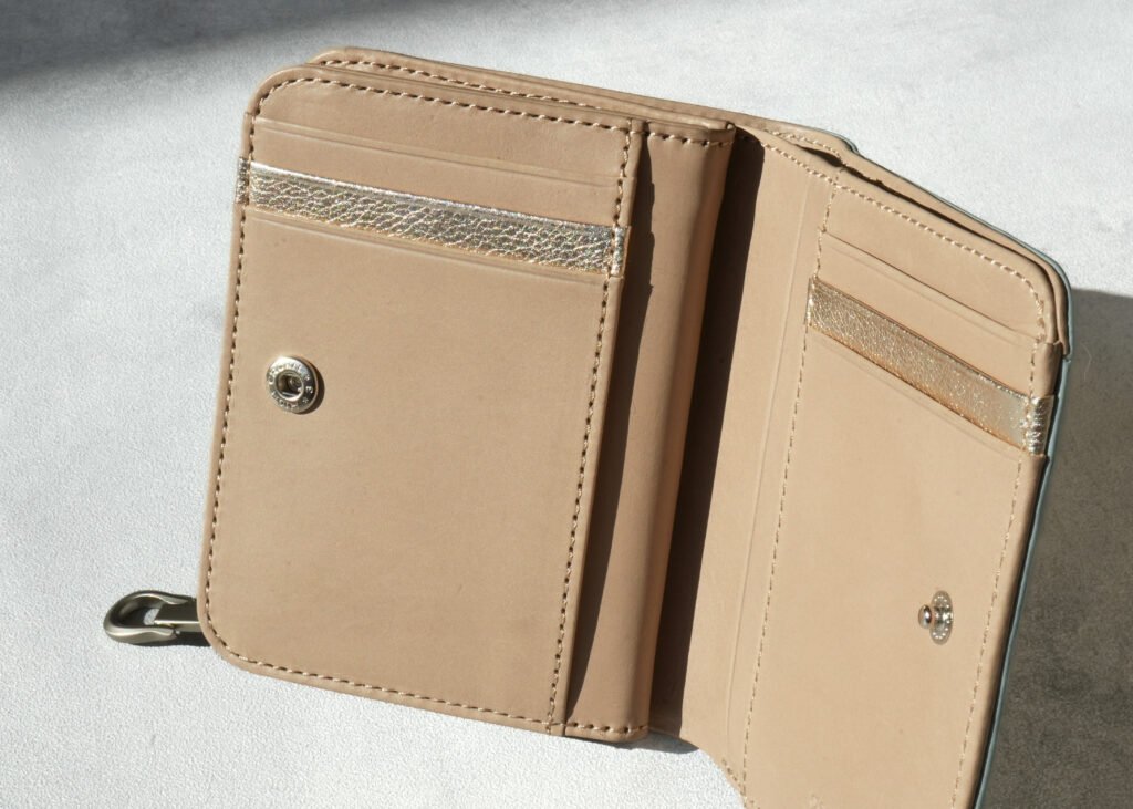 箔のアクセントが運気をやさしく引き上げる