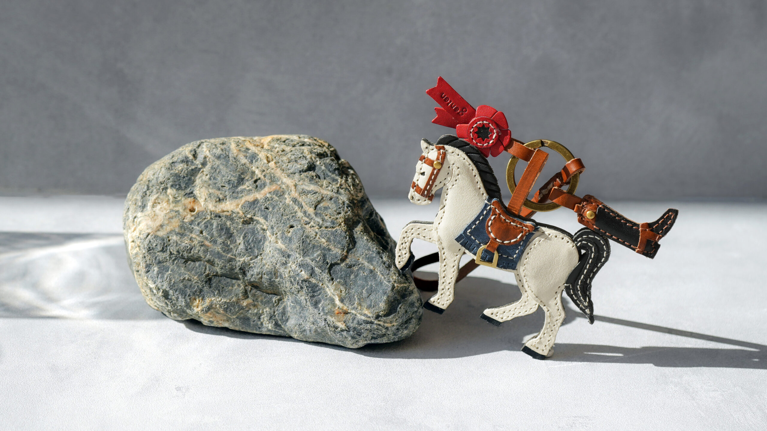 2026年の干支・馬チャーム｜運気を宿す幸運モチーフをgentenからのアイキャッチ画像です。