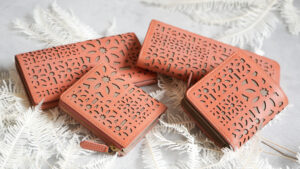 クリスマスプレゼントに、今年だけの大人のピンク財布を｜genten