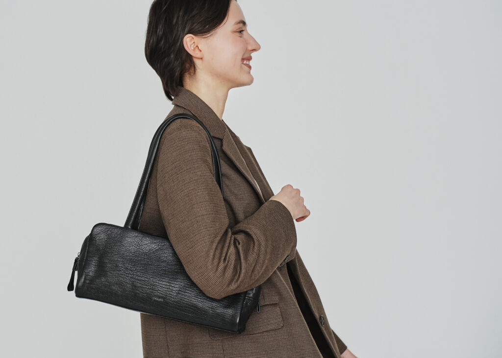 横長シルエットがつくる、やわらかな佇まい。