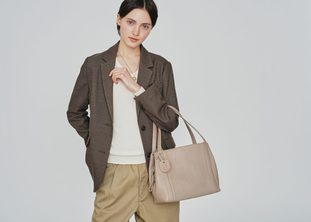 くすみ感のあるニュアンスカラー、新色サンドベージュ