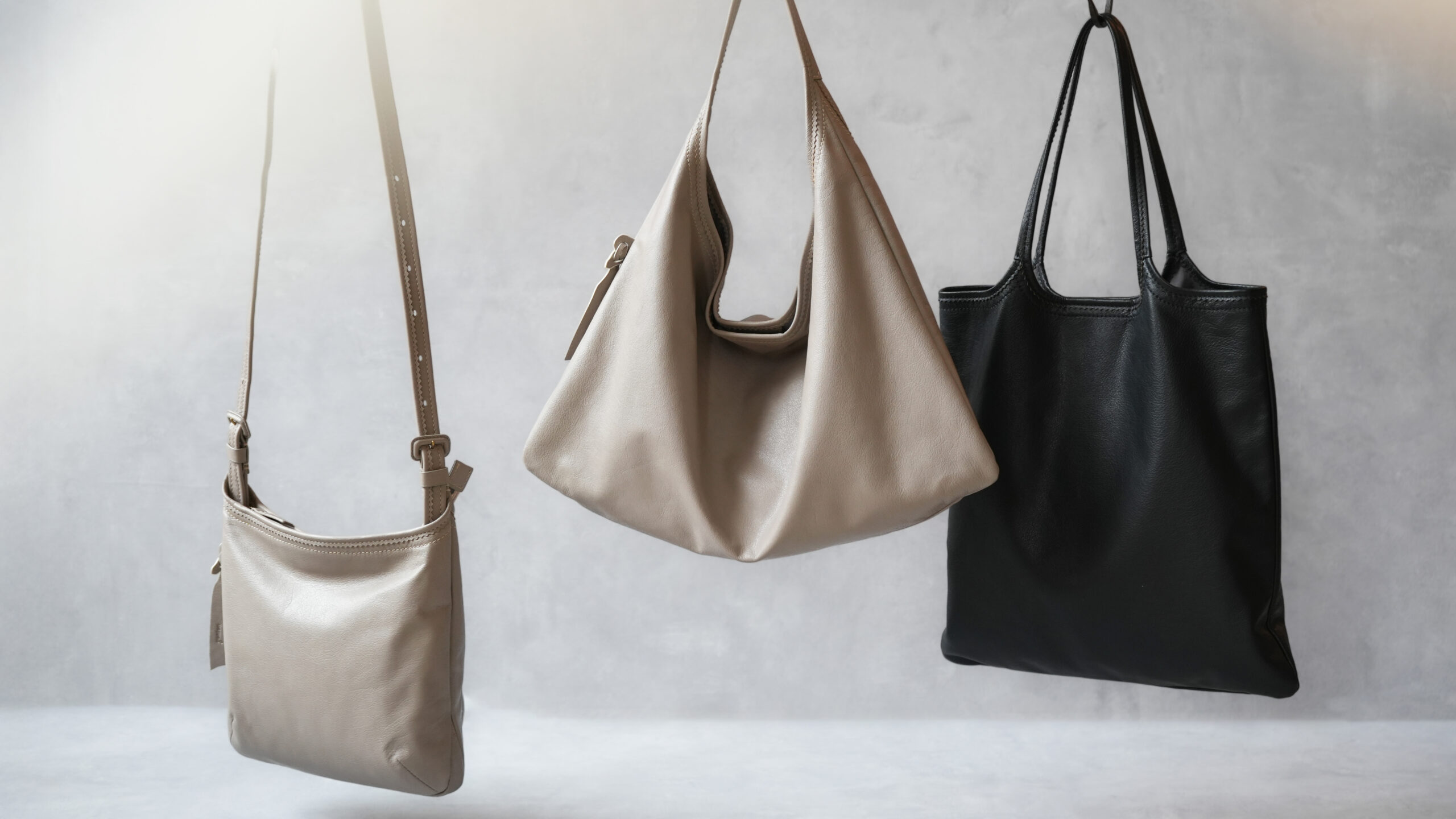 求めていたのは「軽さ」と「強さ」だけ｜シンプルな本革バッグ3型のアイキャッチ画像です。