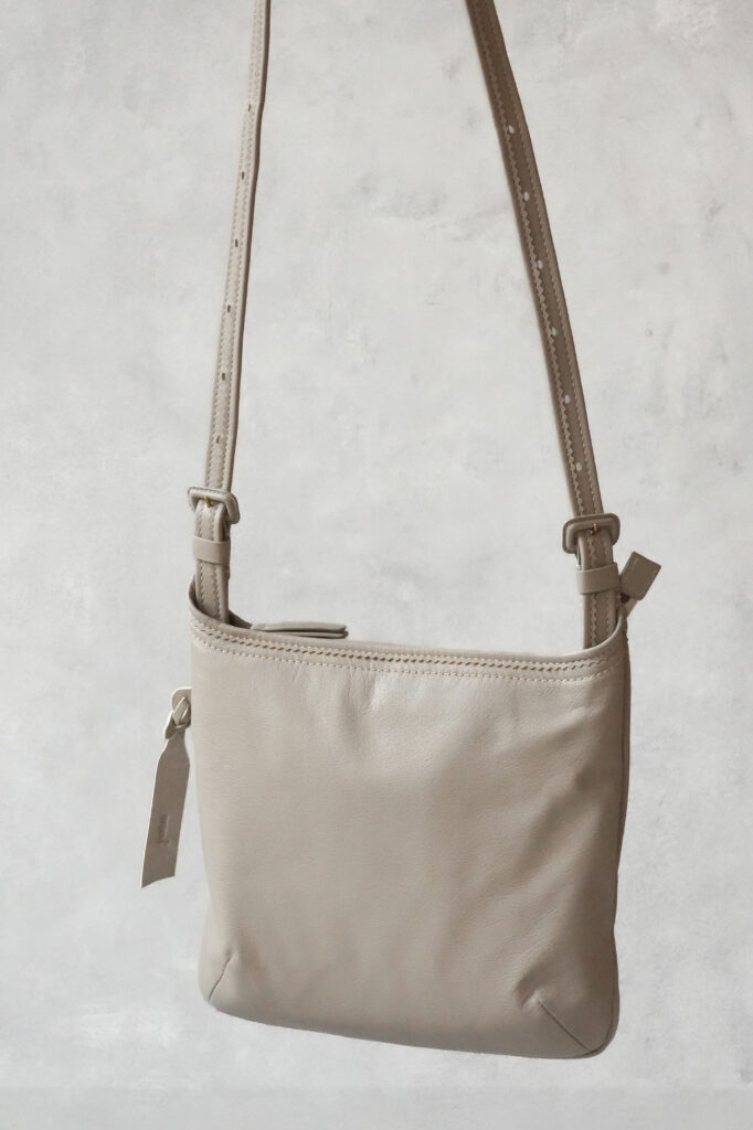 角張らない柔らかなフォルム、最後にデザインするのは「持ち主」(モノを入れてない)