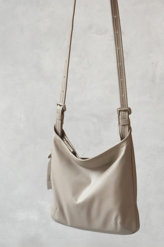 角張らない柔らかなフォルム、最後にデザインするのは「持ち主」(モノを入れている)