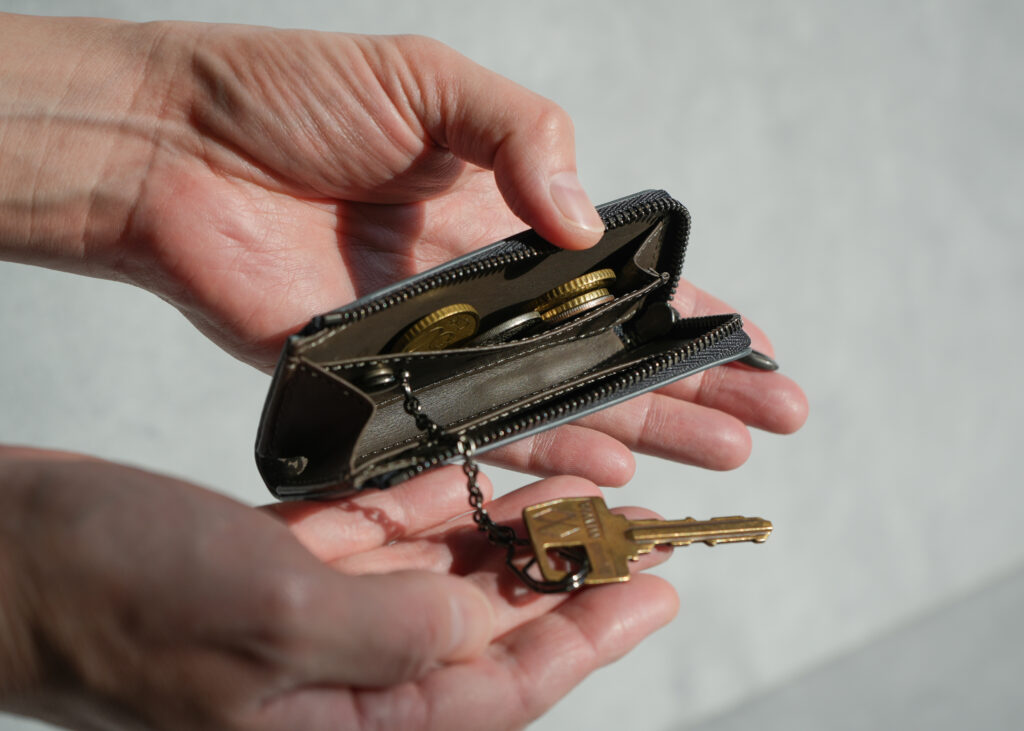 キーケース|小銭も入る、贈り物に喜ばれるミニサイズ