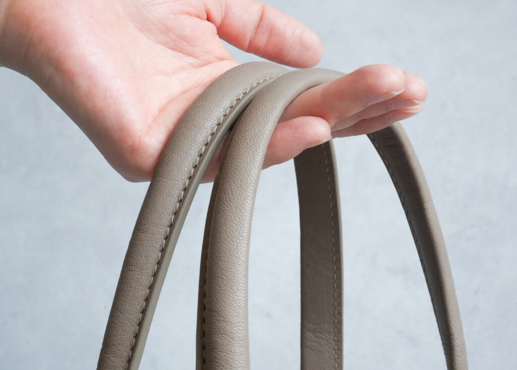 肩に食い込まない持ち手のこだわり