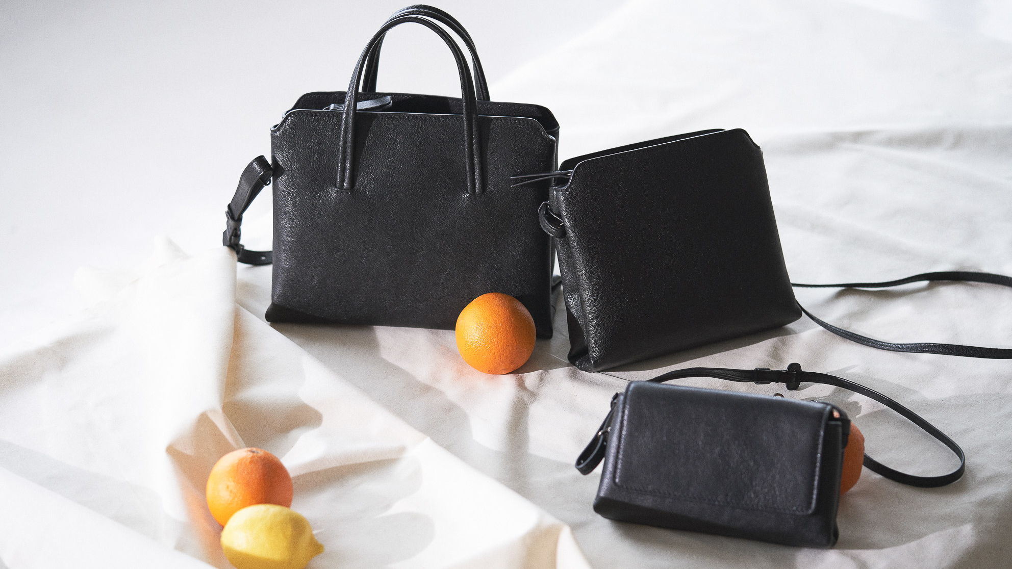 普段使いもできるフォーマルバッグ｜これ一つで、日常もハレの日ものアイキャッチ画像です。