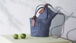 バッファローバッグ｜人気シリーズ「タスカ」新色と、余さず愛でる限定革小物のアイキャッチ画像です。