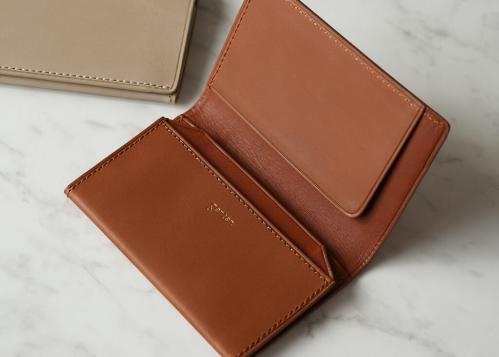 内装にだけ施された控えめなロゴ