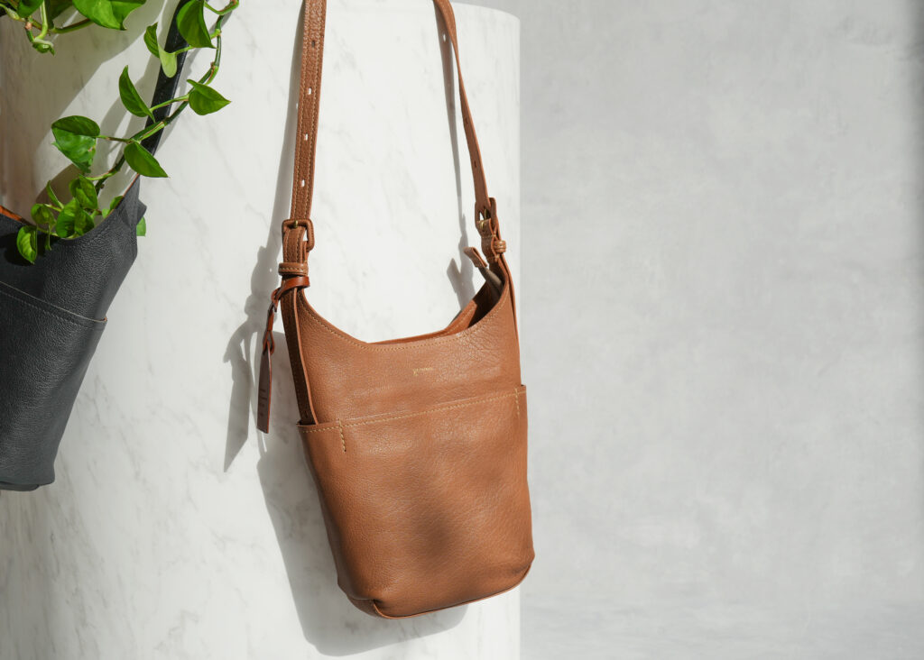ショルダーバッグM｜荷物が増えても整う、余裕のあるサイズ感