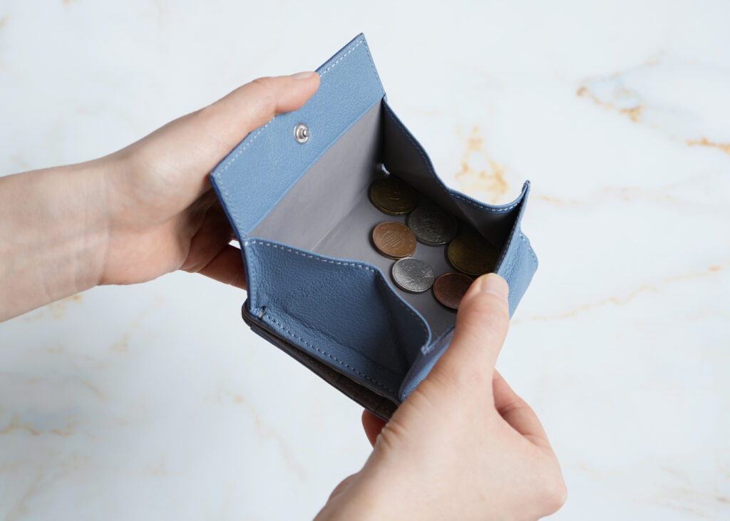 二つ折り財布|ミニバッグ派の“ちょうどいい”収納バランス‐1