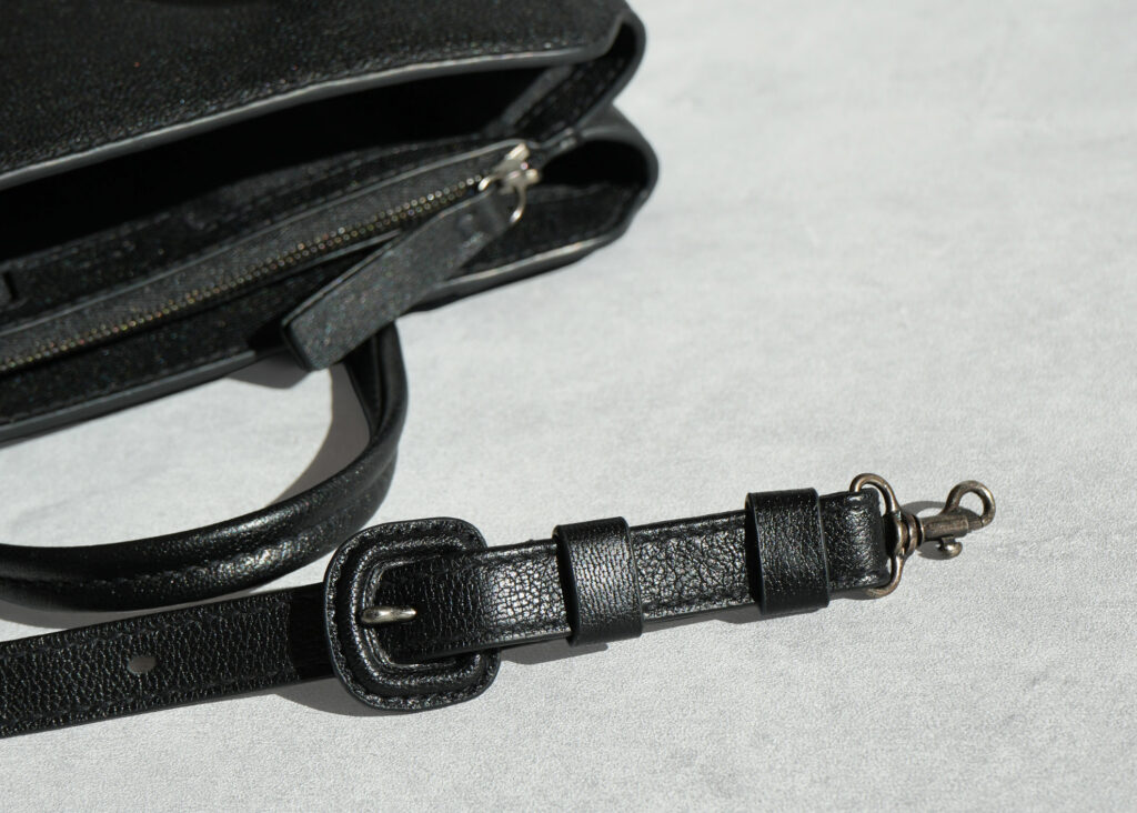 金具が目立たない、凛とした佇まい