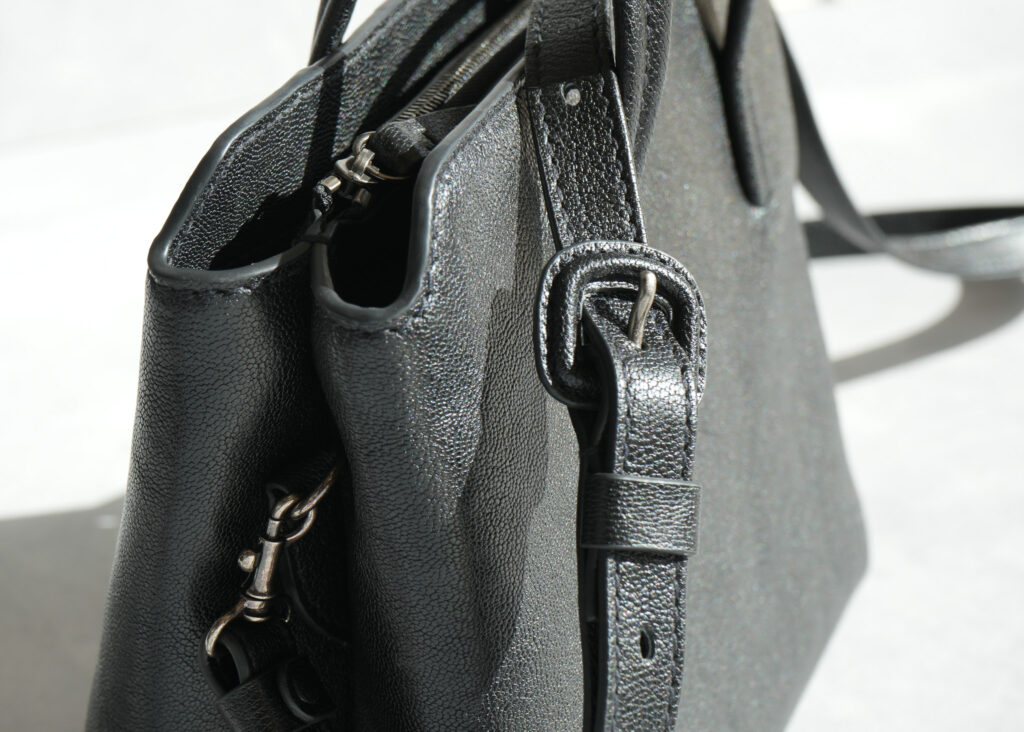 装飾しないからこそ、場を選ばない