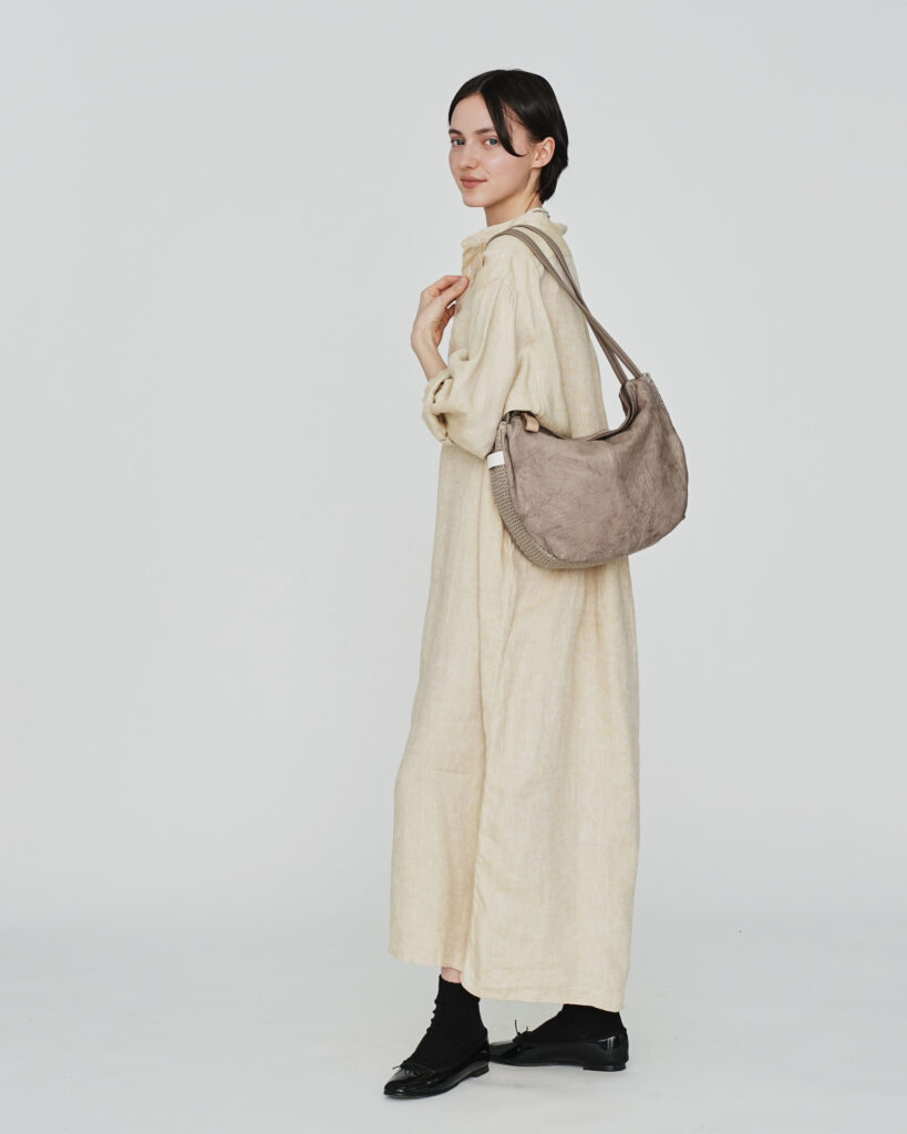 「2本手が欲しい」に応えた“丸いトート”-3