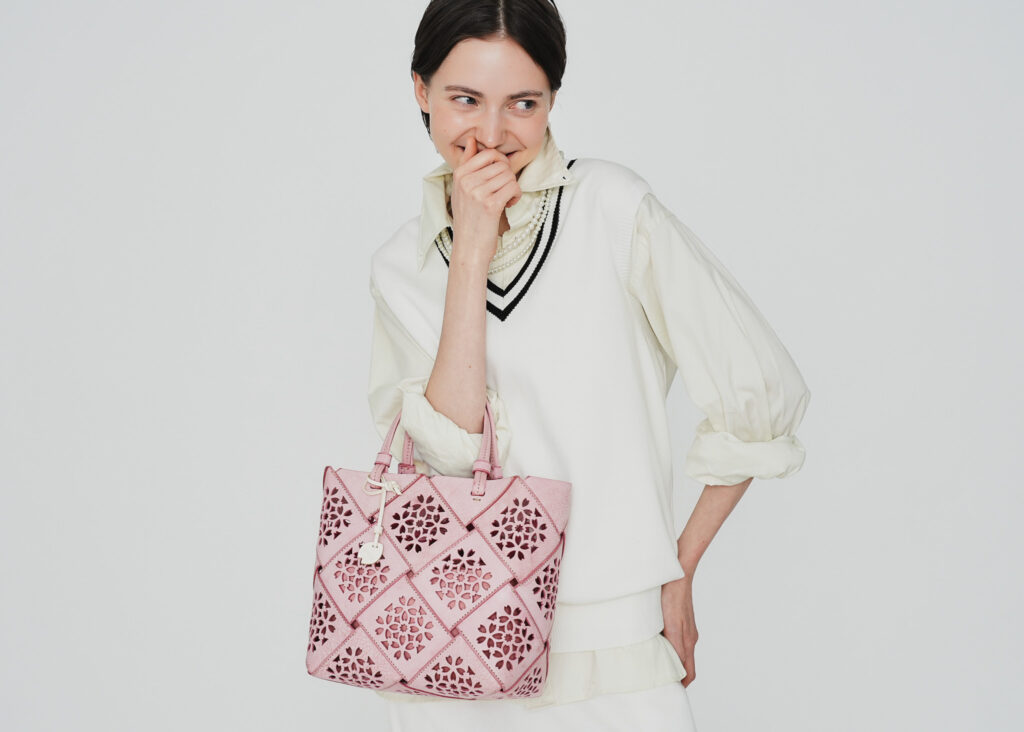 手提げバッグ｜ほどよいマチに、日常が収まる-1