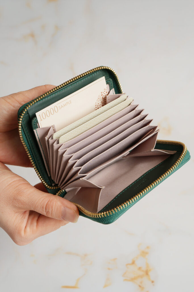 新しく開発したミニ財布｜小さく持てて、収納は想像以上（３）