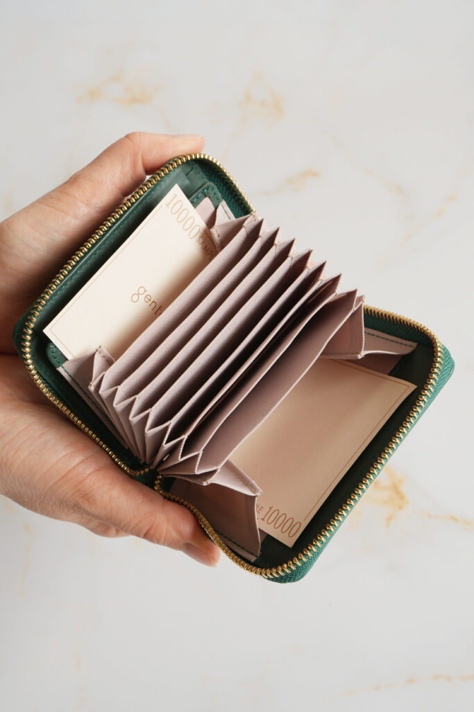 新しく開発したミニ財布｜小さく持てて、収納は想像以上（４）