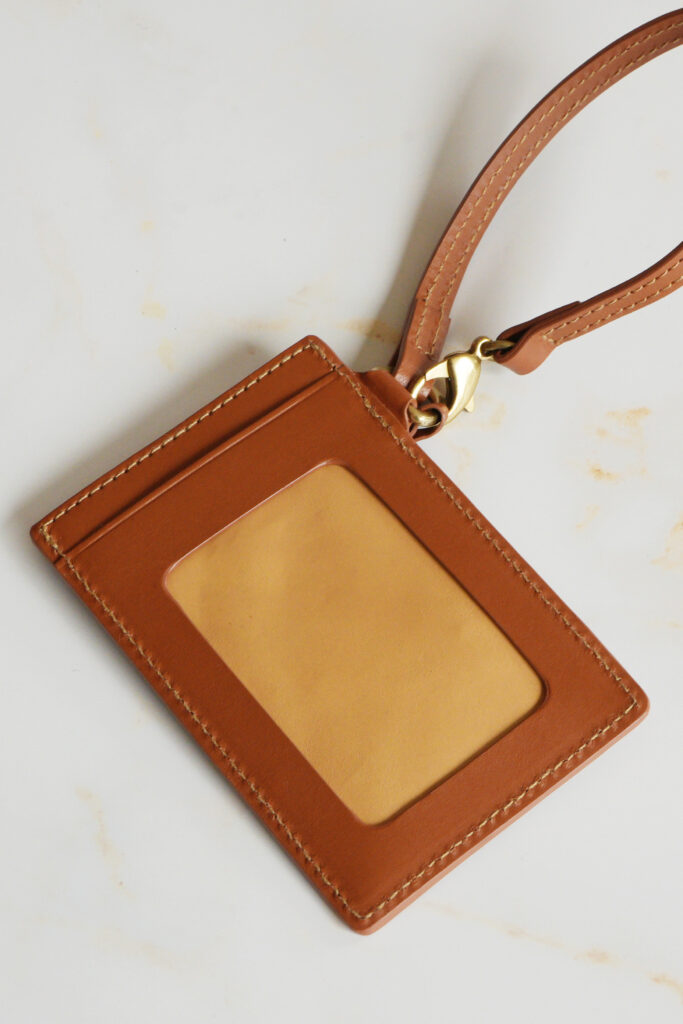 パスケース｜窓付きで見せやすい、チャーム付きの相棒-3