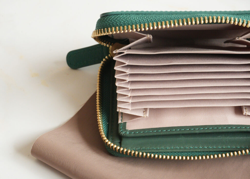 新しく開発したミニ財布｜小さく持てて、収納は想像以上（２）
