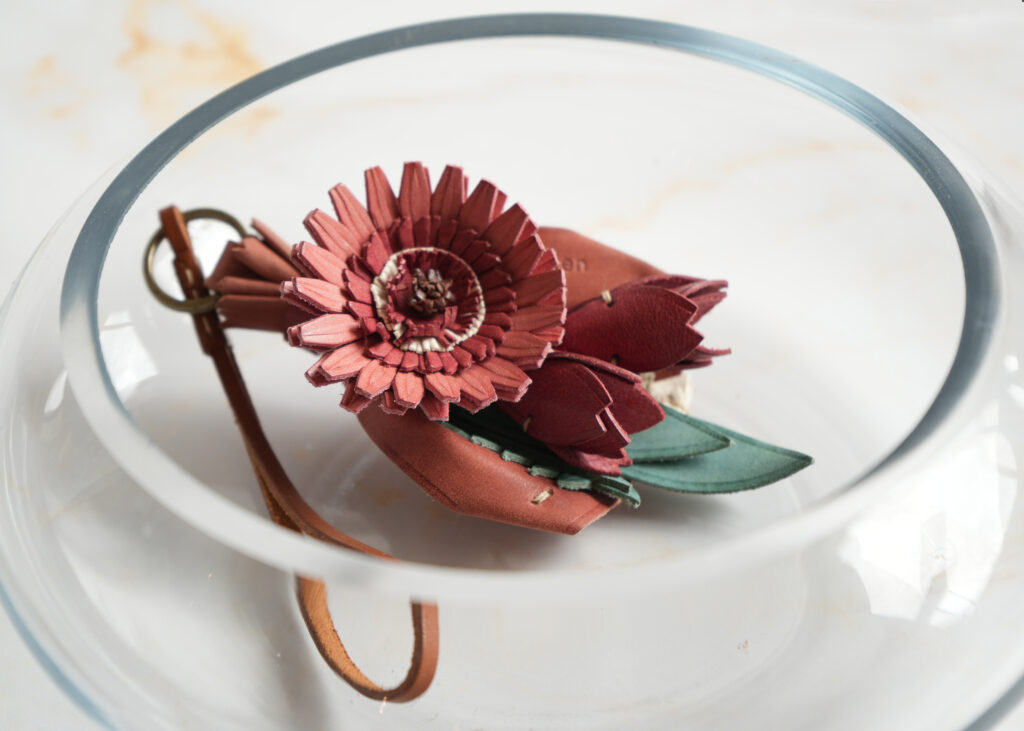 ピンクの花束｜主役：ガーベラ　添え：チューリップ／シダ／小花
