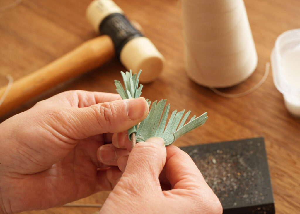 一輪一輪に命を宿す、指先で仕立てる職人の手仕事（３）