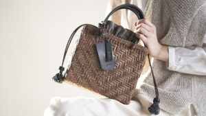 国産山葡萄、20個限定。50年育てるかごバッグ「みちのく山葡萄かご」