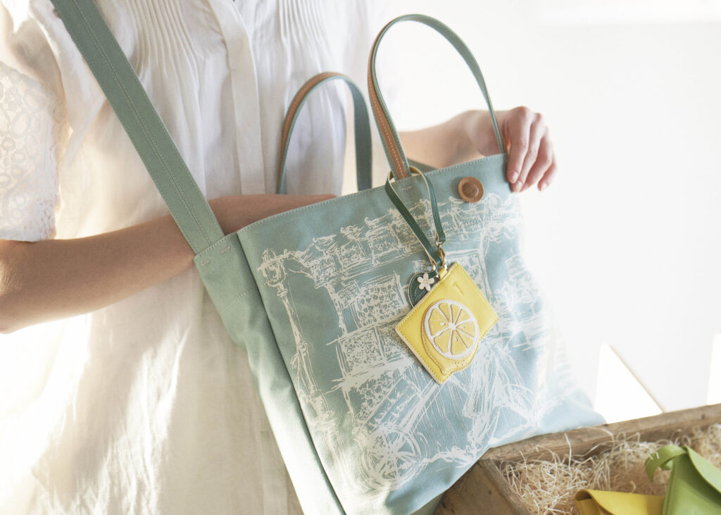 フルーツマーケットの2wayキャンバスバッグ｜日常に絵を持ち歩く