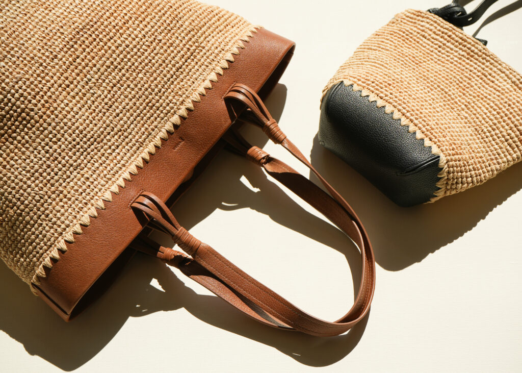 口元・ショルダーは革で補強して、摩擦に強く