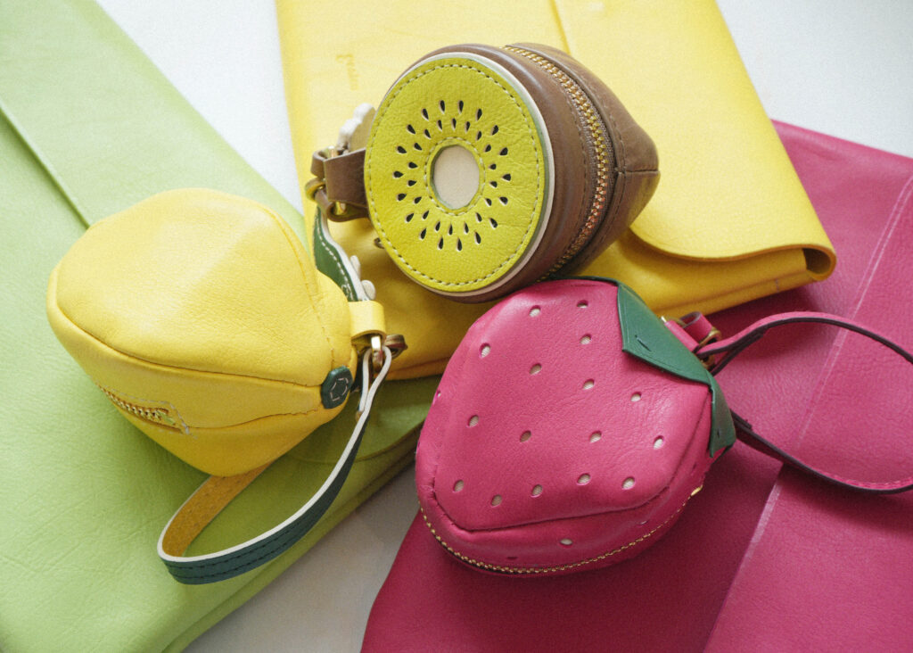 流行色じゃない。季節の色を、手元へ