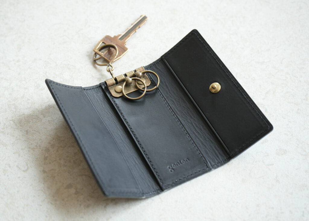 3連キーケース｜必要最小限をきれいにまとめる