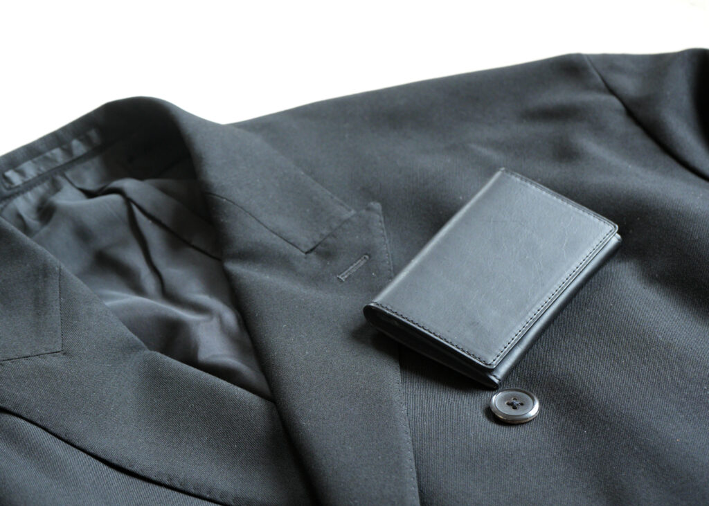 名刺入れ｜第一印象を崩さない端正な小物